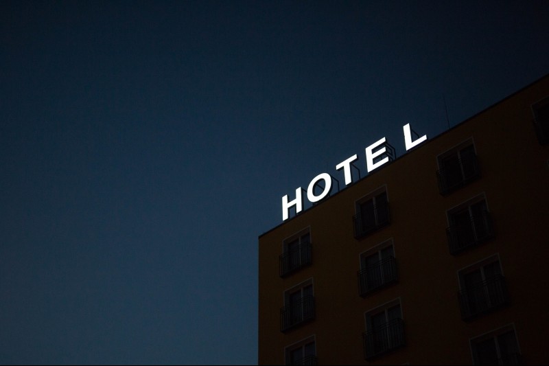 Polske statsejet firmaer overtager berømt hotel i Warszawa